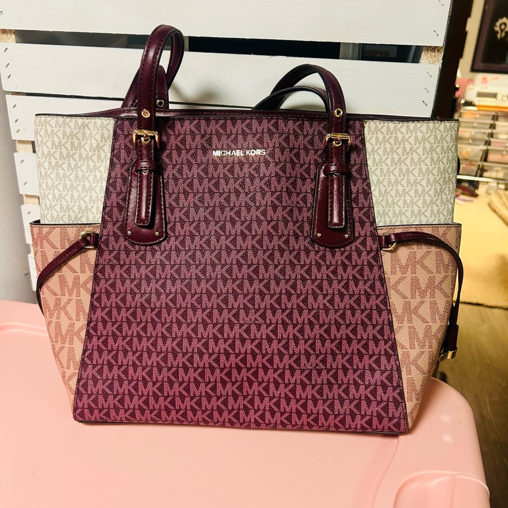 Michael Kors Voyager East West Tote